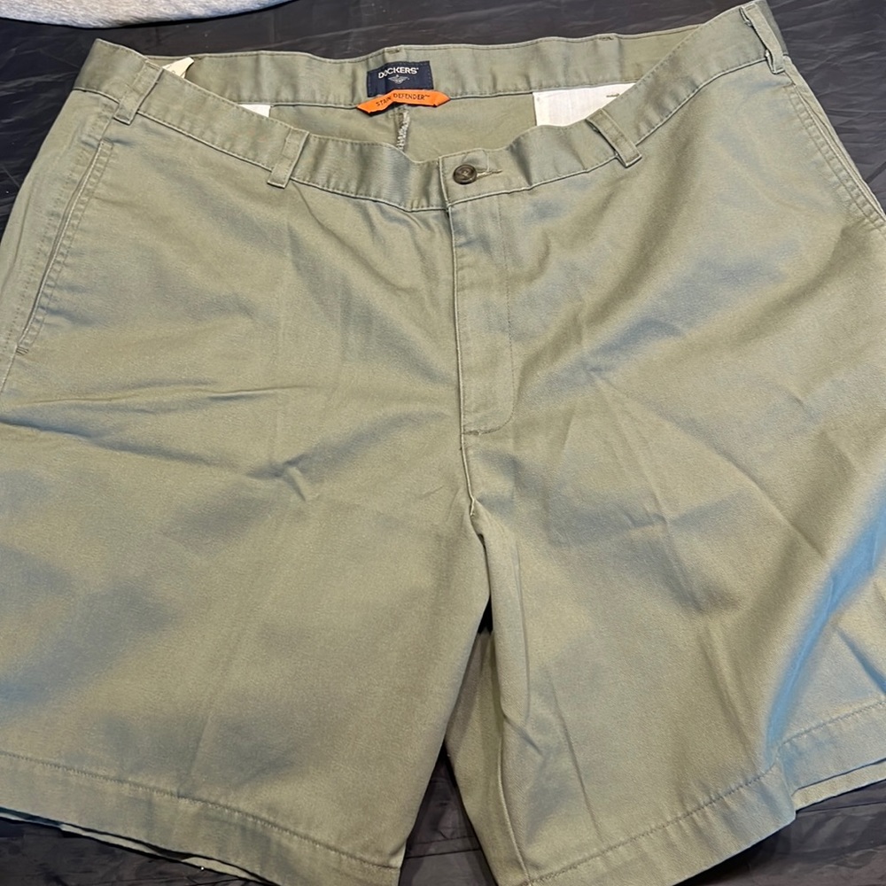 Docker 40 Khaki olive short